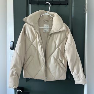 LIKE NEW Abercrombie vegan leather diamond puffer in cream
